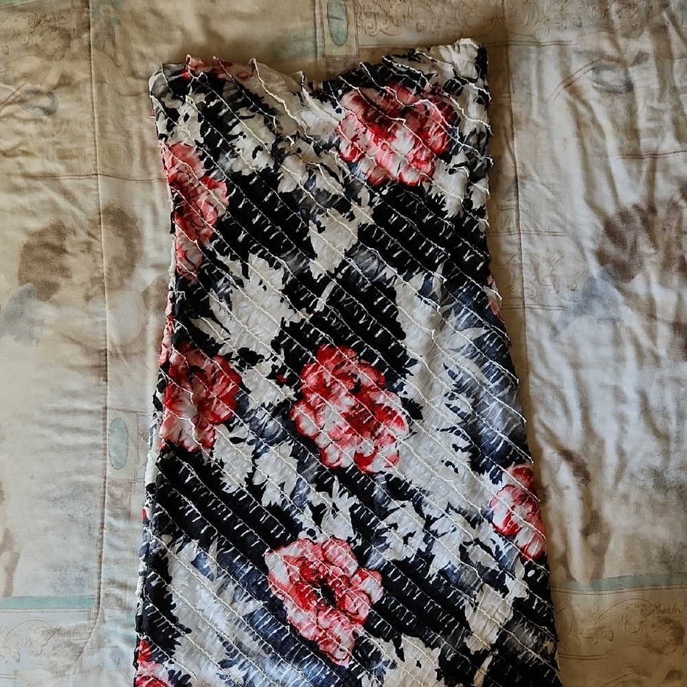 Trac Strapless Dress - Black, White, and Red Floral